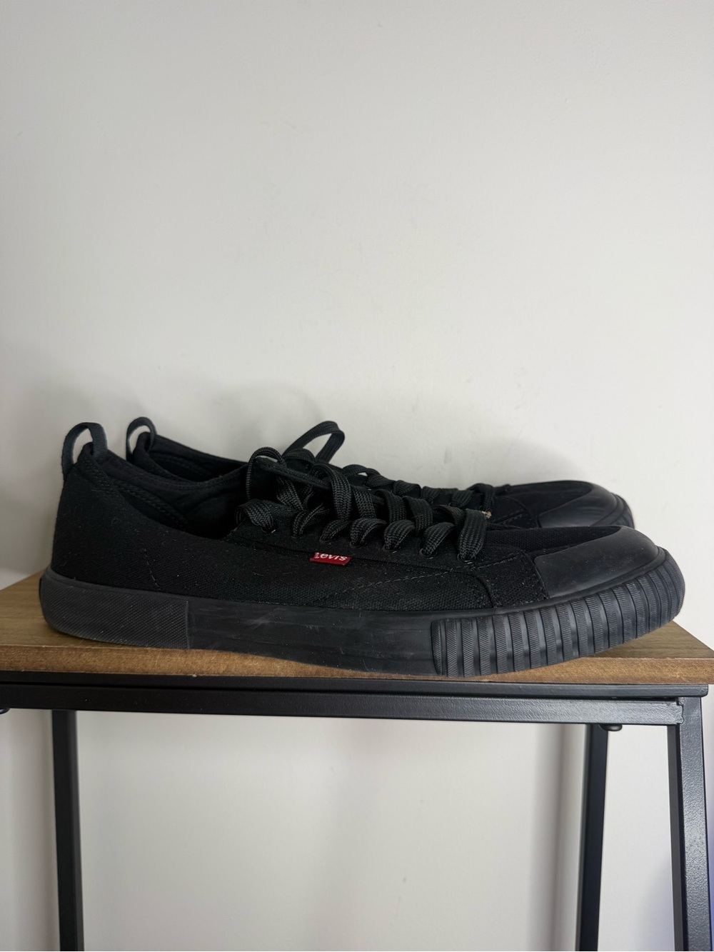 Levi's Men's Black Canvas Low-Top Sneakers with Red Insole Accent - Picture 2 of 8